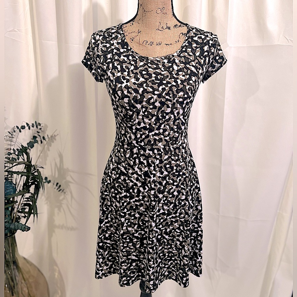 Michael Kors MK Women’s Camouflage Fit & dress size XS